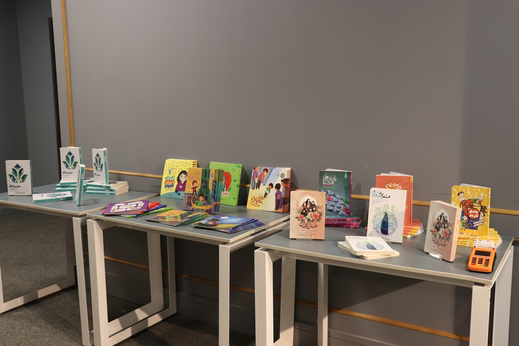 وظیفه ما در جبهه فرهنگی این است که به مسائل انقلابی و تربیت اسلامی بپردازیم