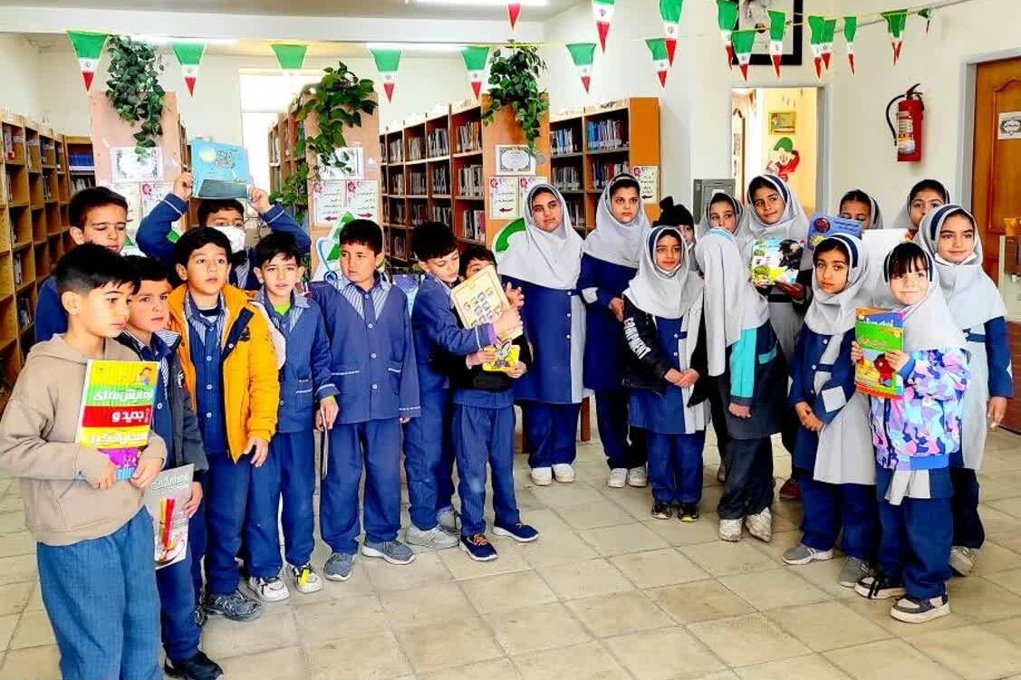 ویژهبرنامه «صعود فجر» در کتابخانههای عمومی کاشان