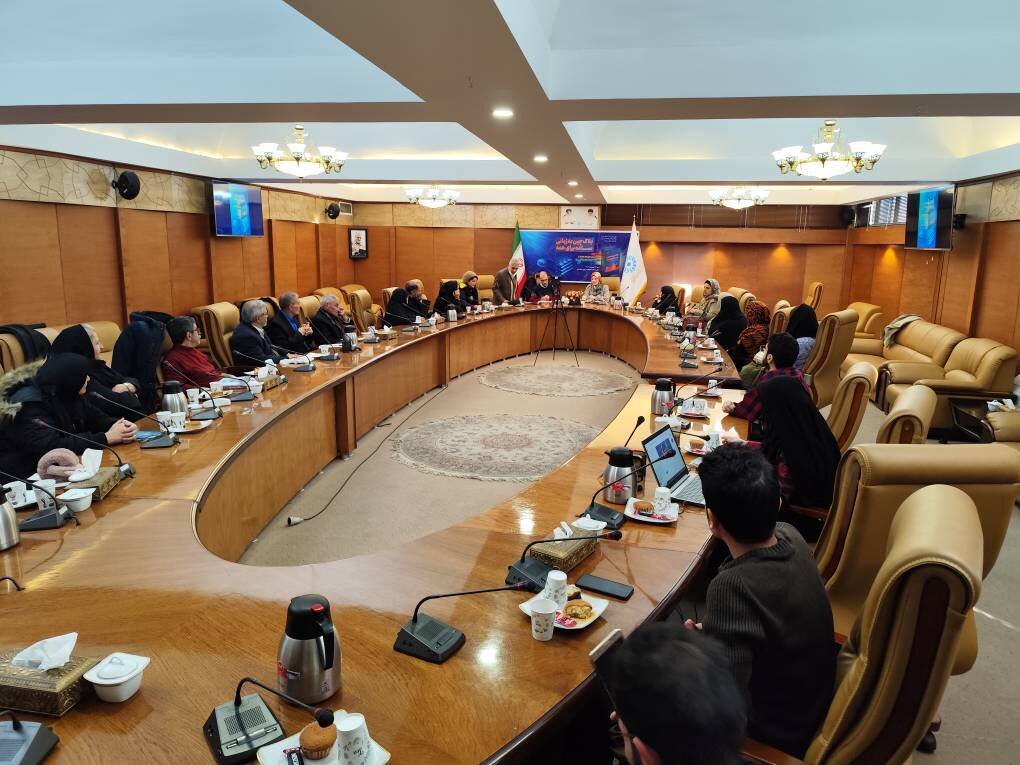 این کتاب همه گروههای سنی را با مفاهیم بلاکچین و بازارهای دیجیتال آشنا میکند