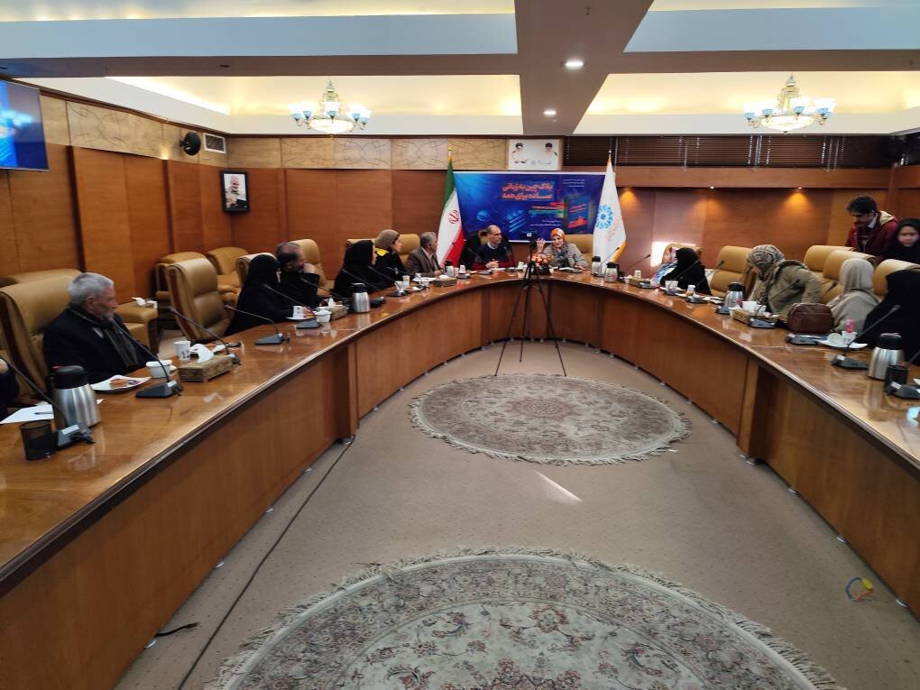 این کتاب همه گروههای سنی را با مفاهیم بلاکچین و بازارهای دیجیتال آشنا میکند