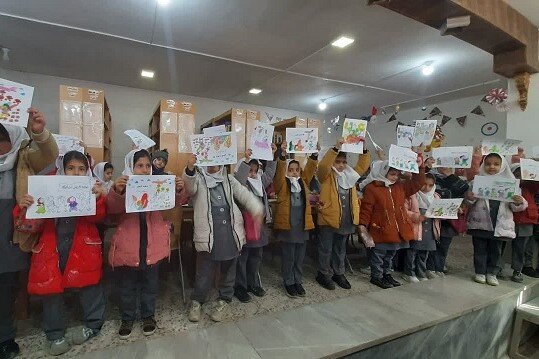 برپایی ایستگاه نقاشی و دلنوشته در راهپیمایی ۲۲ بهمن و جشن دهه فجر