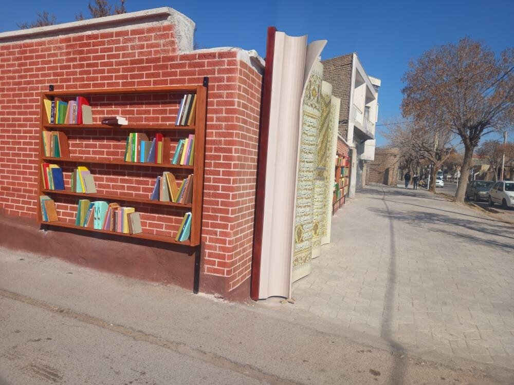نصب اولین نماد کتاب و کتابخوانی در شهر جاجرم
