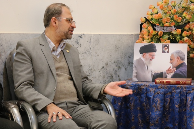 دیدار مدیرکل کتابخانههای سمنان با امامجمعه آرادان