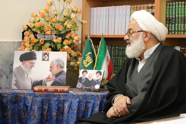 دیدار مدیرکل کتابخانههای سمنان با امامجمعه آرادان