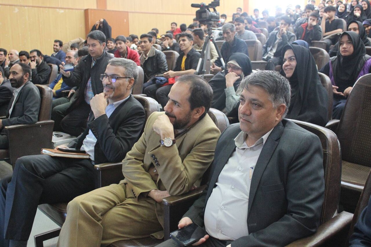 رقابتهای مرحله نهایی سلسله مسابقات کتابخوانی کمال در شهرستان کوهبنان برگزار شد