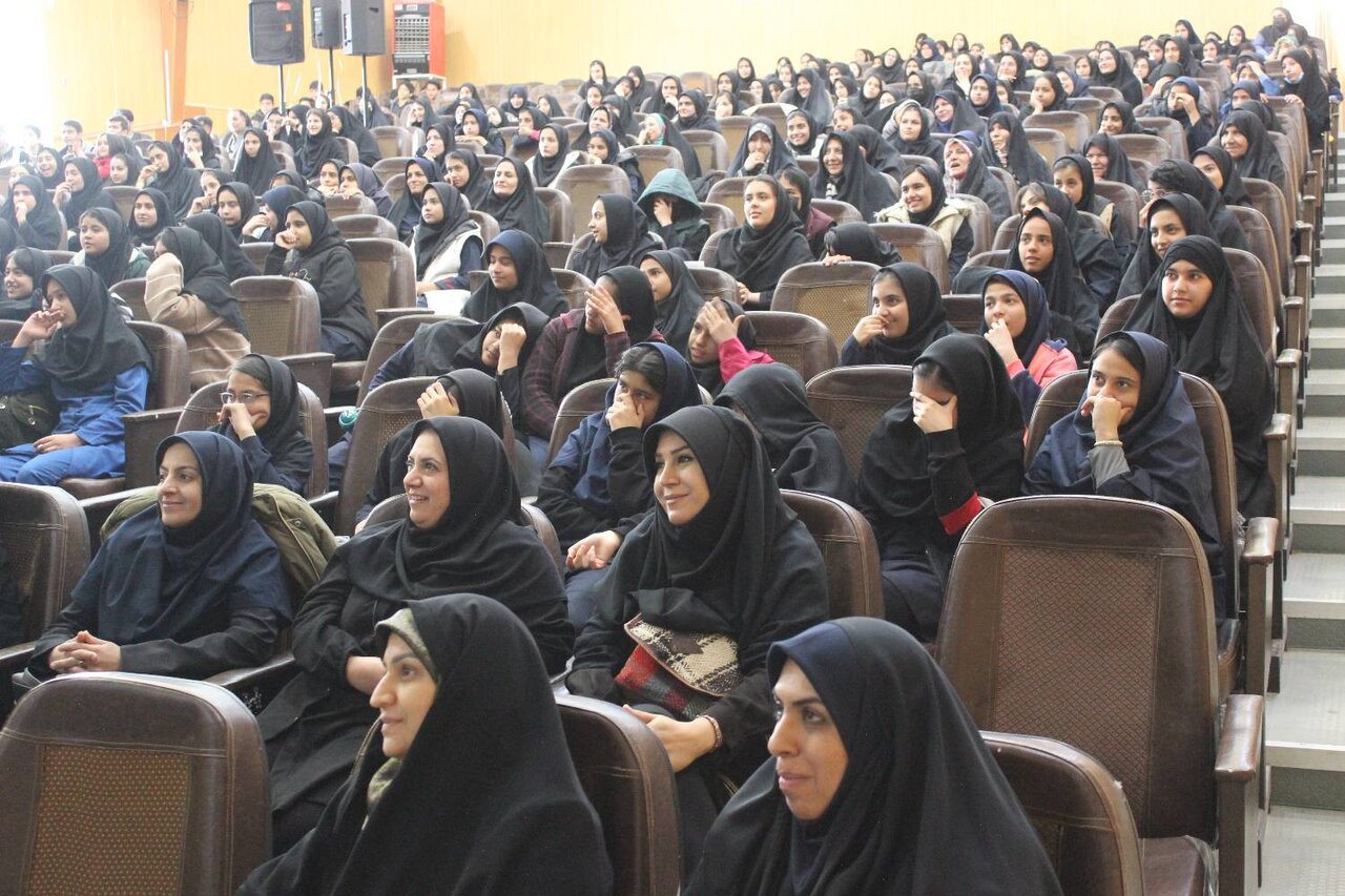 رقابتهای مرحله نهایی سلسله مسابقات کتابخوانی کمال در شهرستان کوهبنان برگزار شد