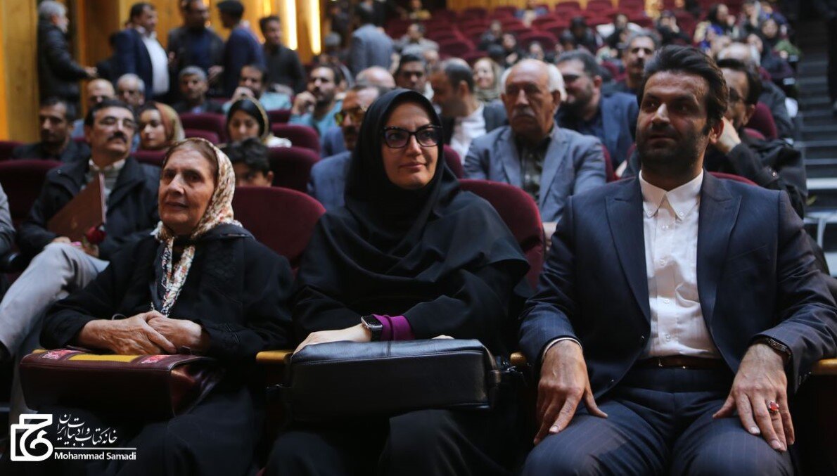 تقدیر دبیرکل نهاد کتابخانههای عمومی کشور از عبدالعلی دستغیب و صفر عبدالله