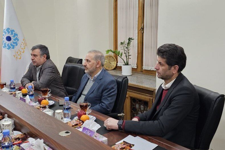 دیدار و گفتگوی عضو کمیسیون تلفیق مجلس با دبیرکل نهاد کتابخانههای عمومی کشور