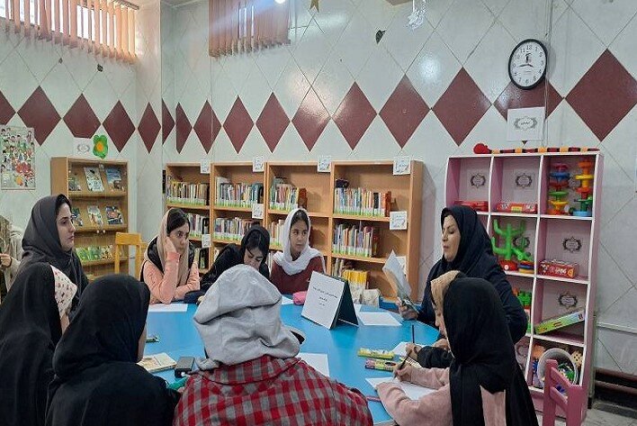 برنامههای فرهنگی کتابمحور در کتابخانههای عمومی شاهینشهر و میمه برگزار شد