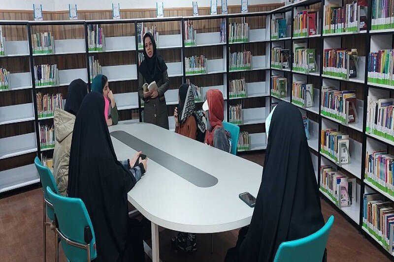 برنامههای فرهنگی کتابمحور در کتابخانههای عمومی شاهینشهر و میمه برگزار شد