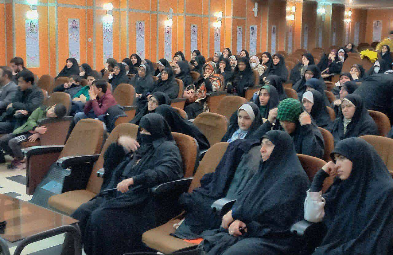 ترویج فرهنگ کتاب و کتابخوانی در کتابخانههای عمومی استان مرکزی