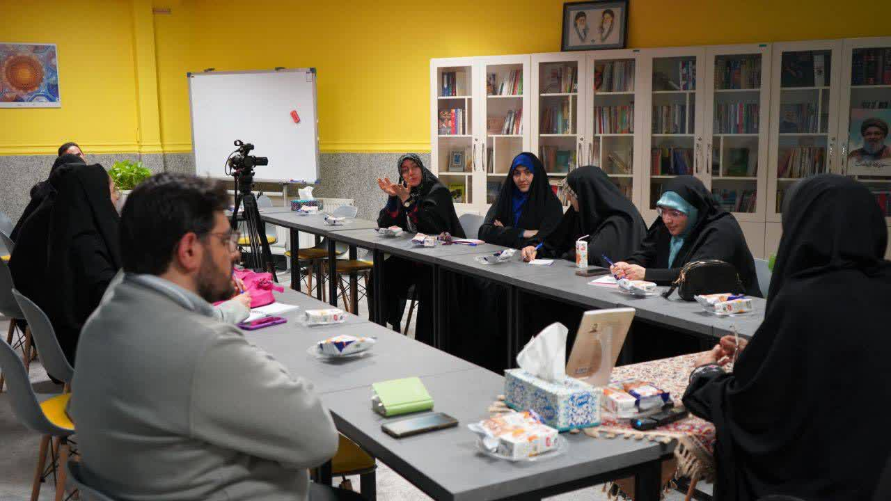 ترویج فرهنگ کتاب و کتابخوانی در کتابخانههای عمومی استان مرکزی