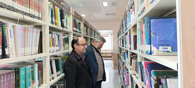 کتابخانهگردی مسئولان و مردم کتابدوست شهرستان میامی در کتابخانه الغدیر