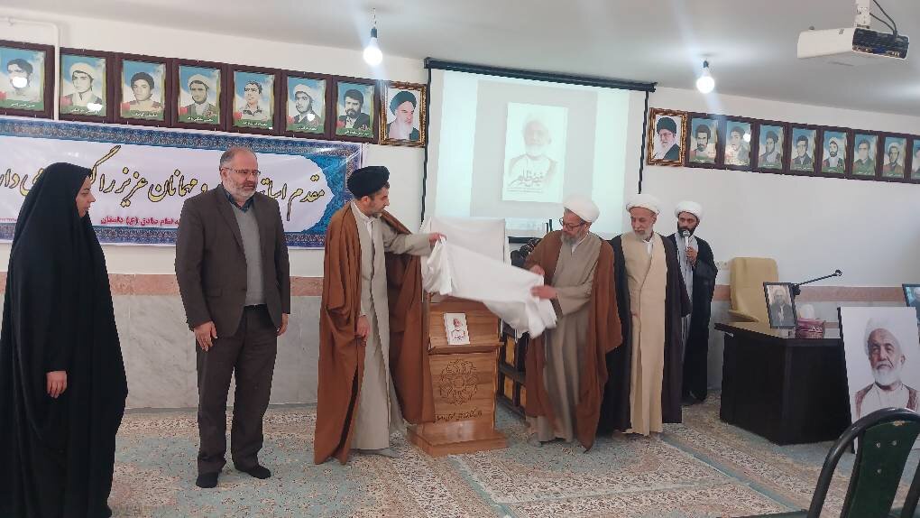 رونمایی کتاب
