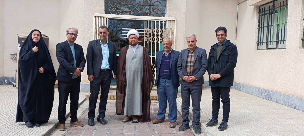 کتابخانه‌گردی مسئولان و مردم کتاب‌دوست شهرستان میامی در کتابخانه الغدیر