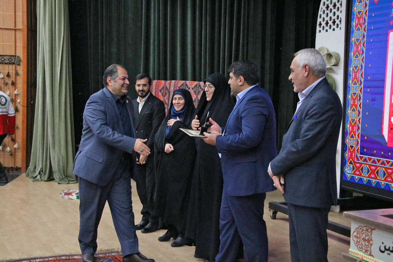 سومین دوره جشنواره طعم کتاب با عشایر به کار خود پایان داد