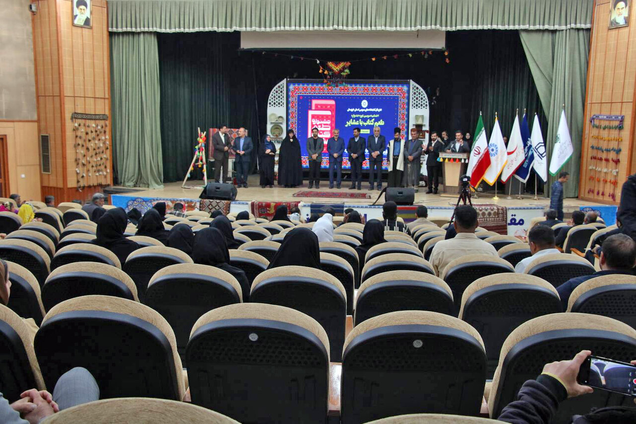 سومین دوره جشنواره طعم کتاب با عشایر به کار خود پایان داد