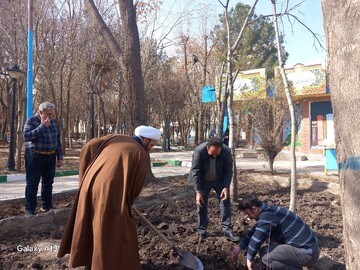 بازدید امام جمعه، شهردار و رئیس سازمان بهزیستی اشتهارد از کتابخانه های عمومی در طرح کتابخانه‌گردی