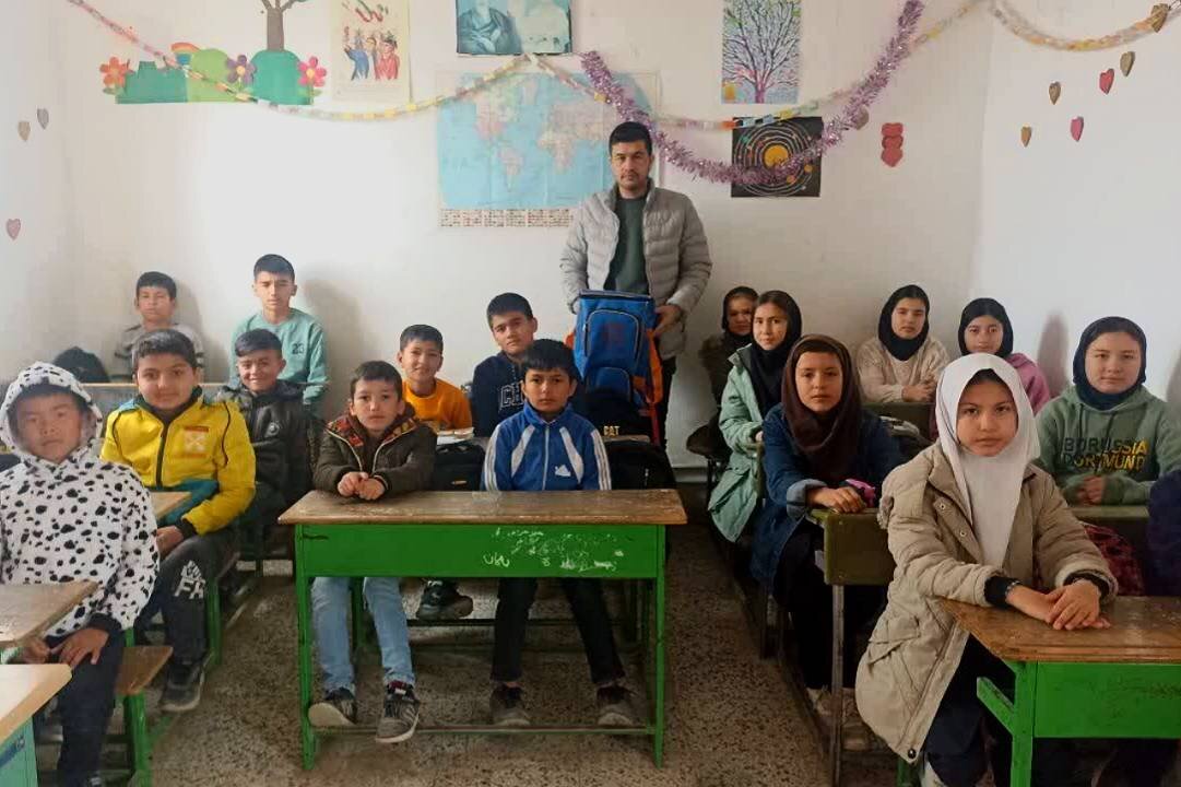 رویداد فرهنگی «کوله کتاب» در مدارس عشایری شهرستان مراوهتپه اجرا شد