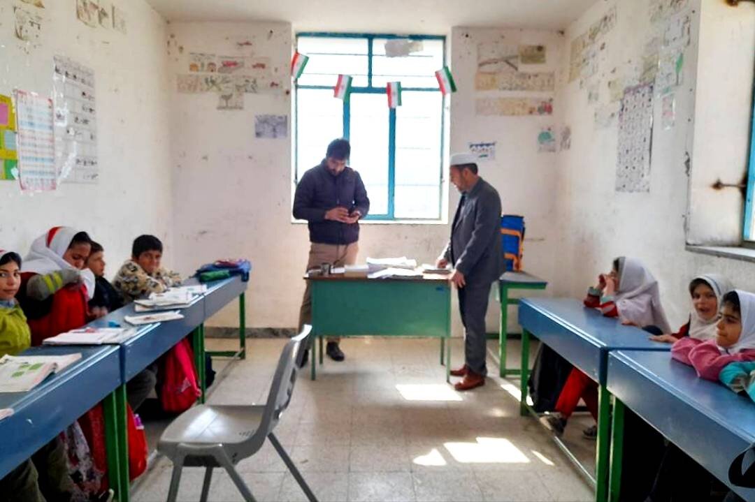 رویداد فرهنگی «کوله کتاب» در مدارس عشایری شهرستان مراوهتپه اجرا شد