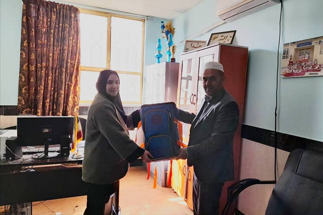 رویداد فرهنگی «کوله کتاب» در مدارس عشایری شهرستان مراوهتپه اجرا شد