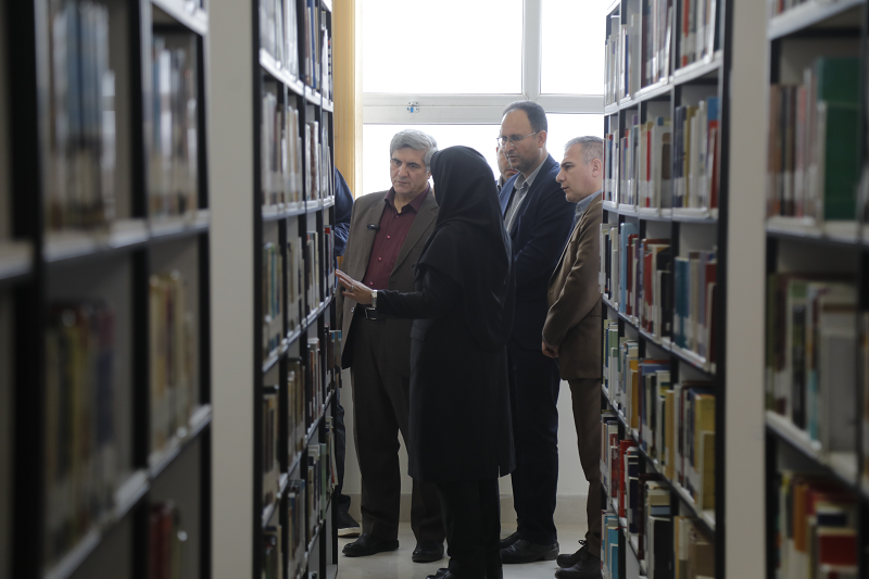 بازدید مسئولان کردستان از کتابخانههای عمومی استان در طرح «کتابخانهگردی»