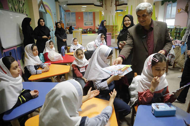 بازدید مسئولان کردستان از کتابخانههای عمومی استان در طرح «کتابخانهگردی»