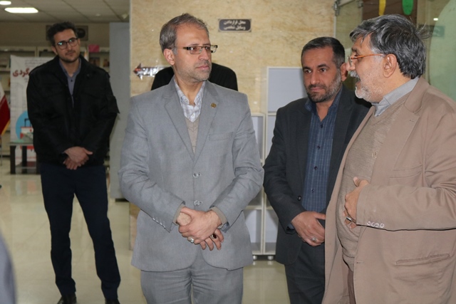 بازدید معاون اداری و مالی نهاد از کتابخانه مرکزی سمنان در طرح «کتابخانهگردی»