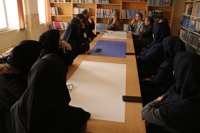 بازدید معاون اداری و مالی نهاد از کتابخانه مرکزی سمنان در طرح «کتابخانهگردی»