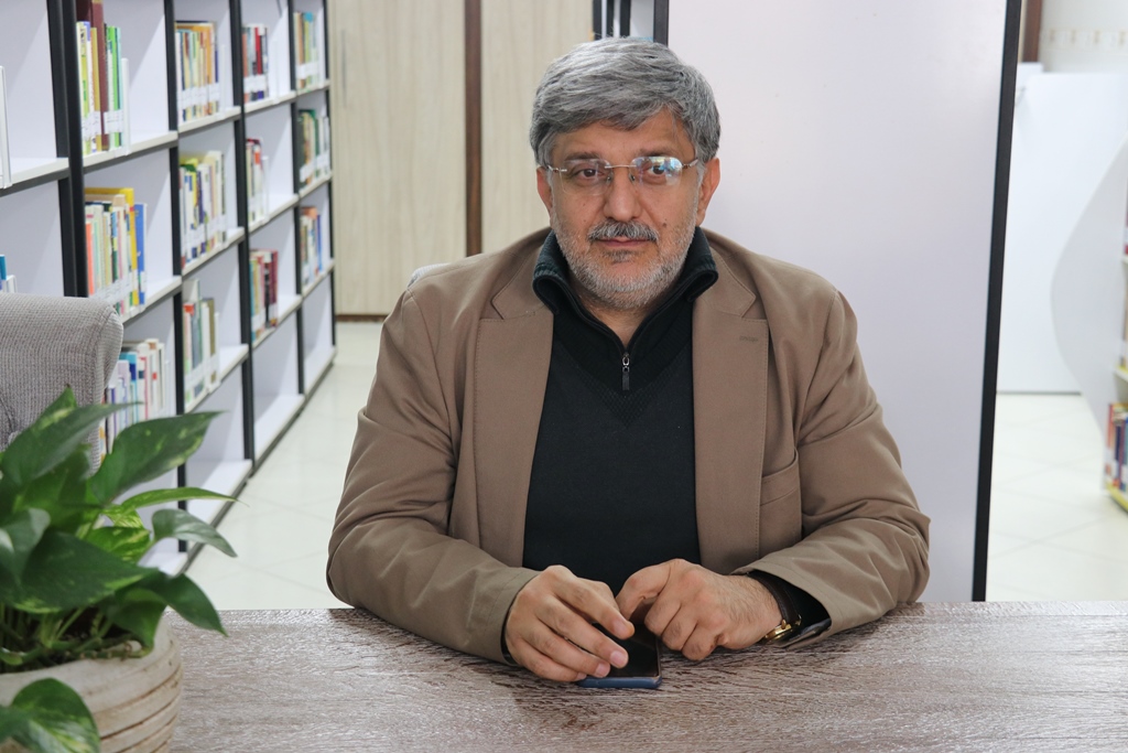 بازدید معاون اداری و مالی نهاد از کتابخانه عمومی حضرت خدیجه(س) مشهد