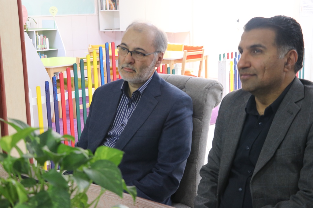 بازدید معاون اداری و مالی نهاد از کتابخانه عمومی حضرت خدیجه(س) مشهد