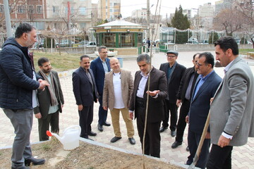 حضور استاندار مرکزی در مراسم روز کتابخانه گردی شهر اراک