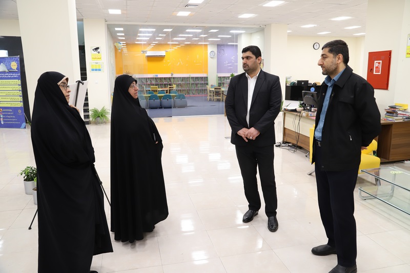 بازدید رئیس و جمعی از اعضای شورای شهر بوشهر از کتابخانه عمومی خلیج فارس
