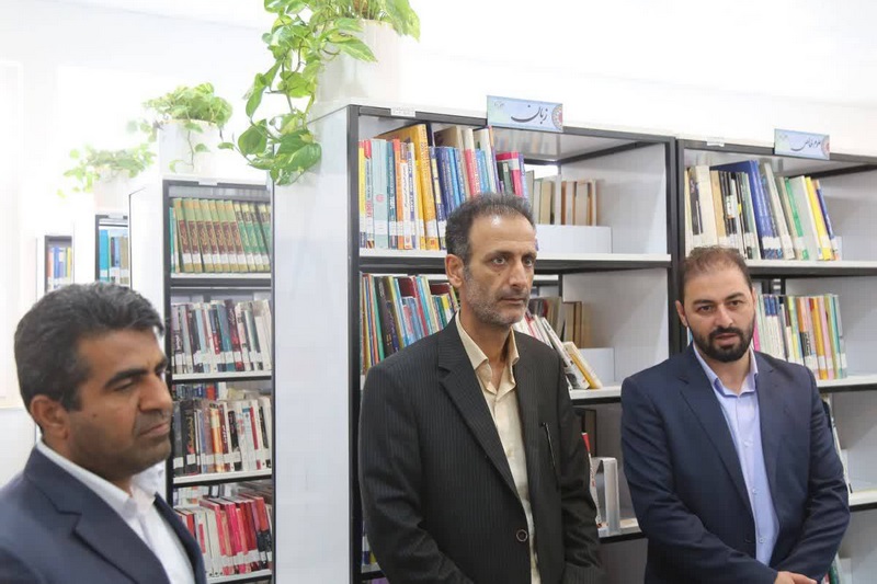 بازدید فرماندار جم از کتابخانه حجتالاسلام محسنی جمی در طرح «کتابخانهگردی»
