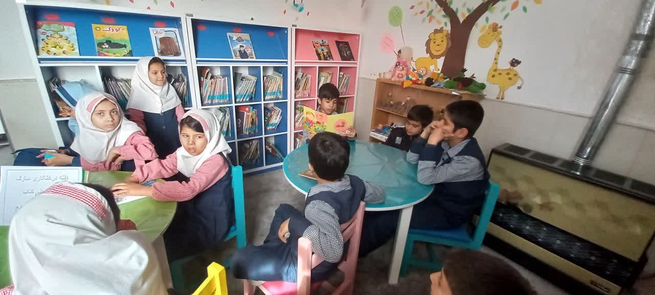 رونق «کتابخانهگردی» در کتابخانههای عمومی استان مرکزی