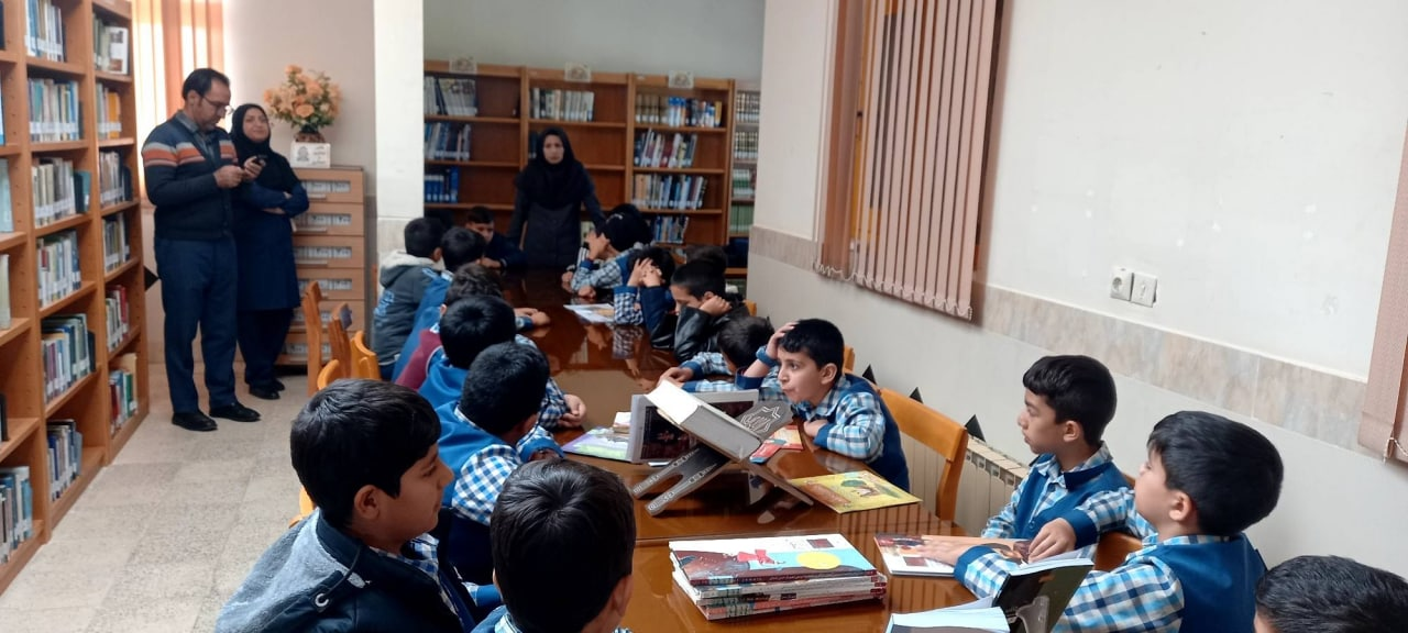 رونق «کتابخانهگردی» در کتابخانههای عمومی استان مرکزی