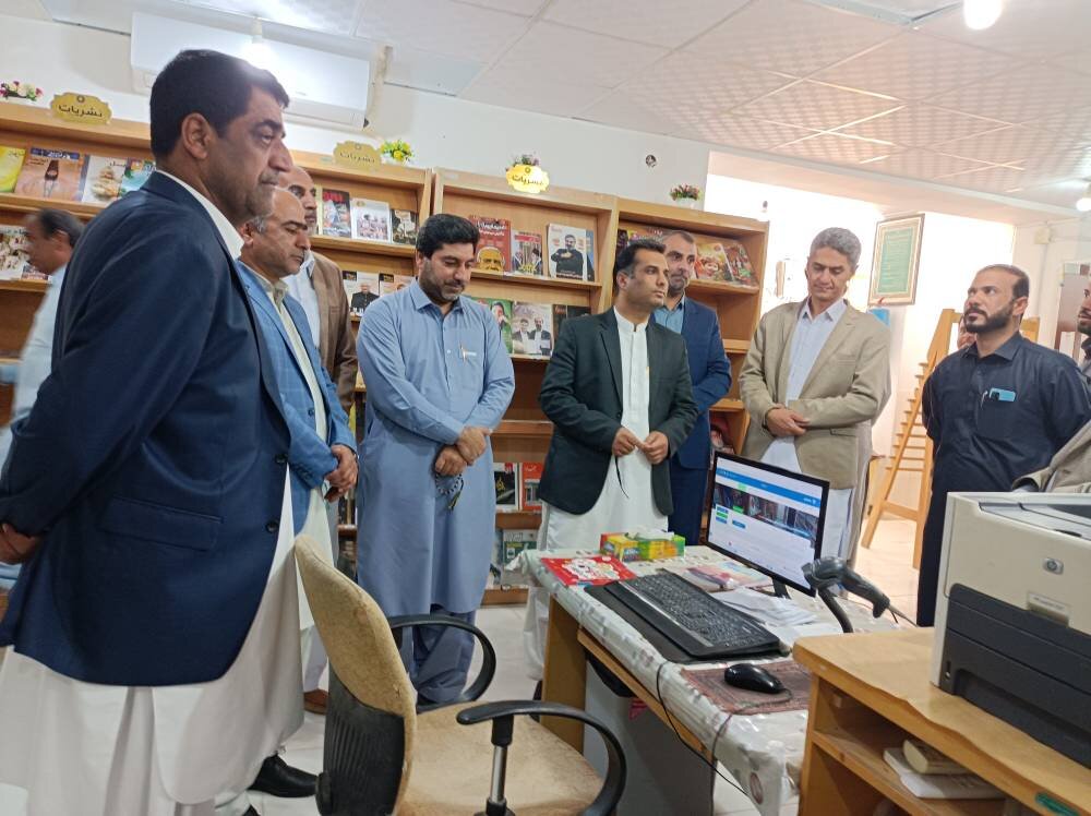 تور «کتابخانهگردی» در کتابخانههای عمومی امام خمینی(ره) و شهید مطهری برگزار شد