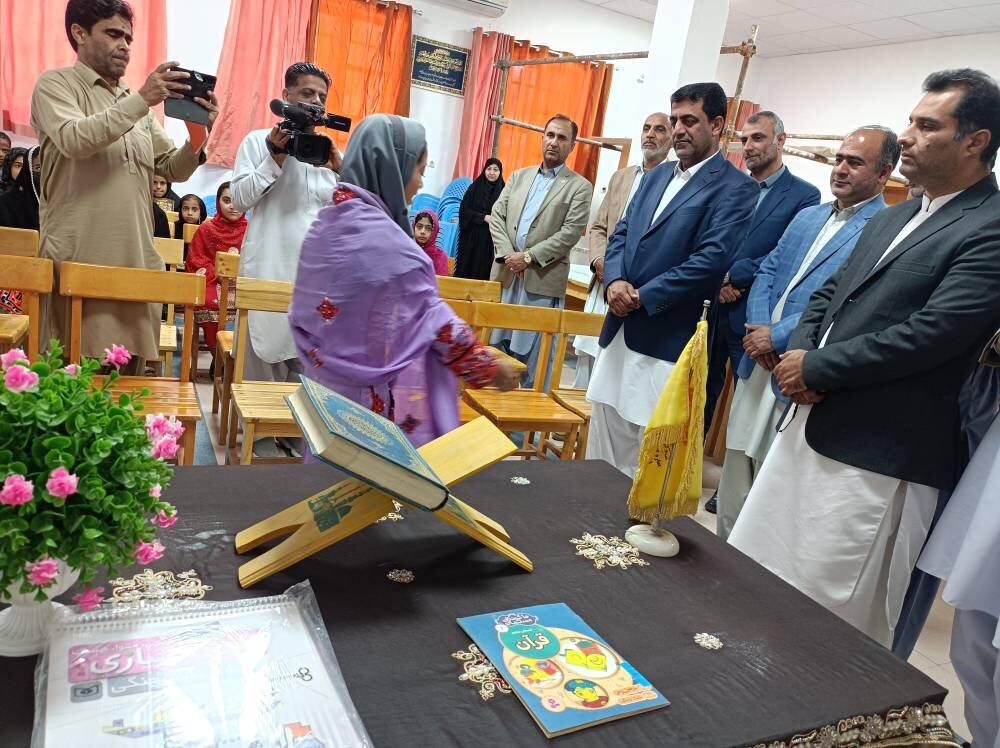 تور «کتابخانهگردی» در کتابخانههای عمومی امام خمینی(ره) و شهید مطهری برگزار شد