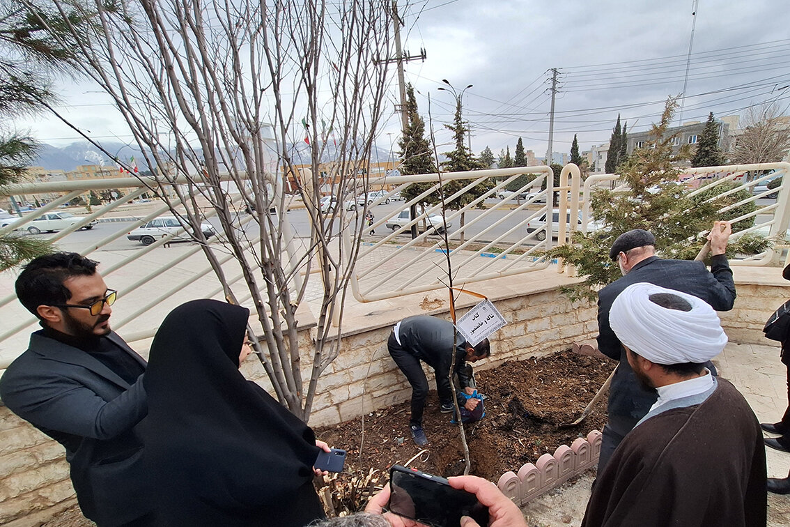 کتابخانهها، محل و مرجع دانایی نسل نونهال و نوجوان جامعه است