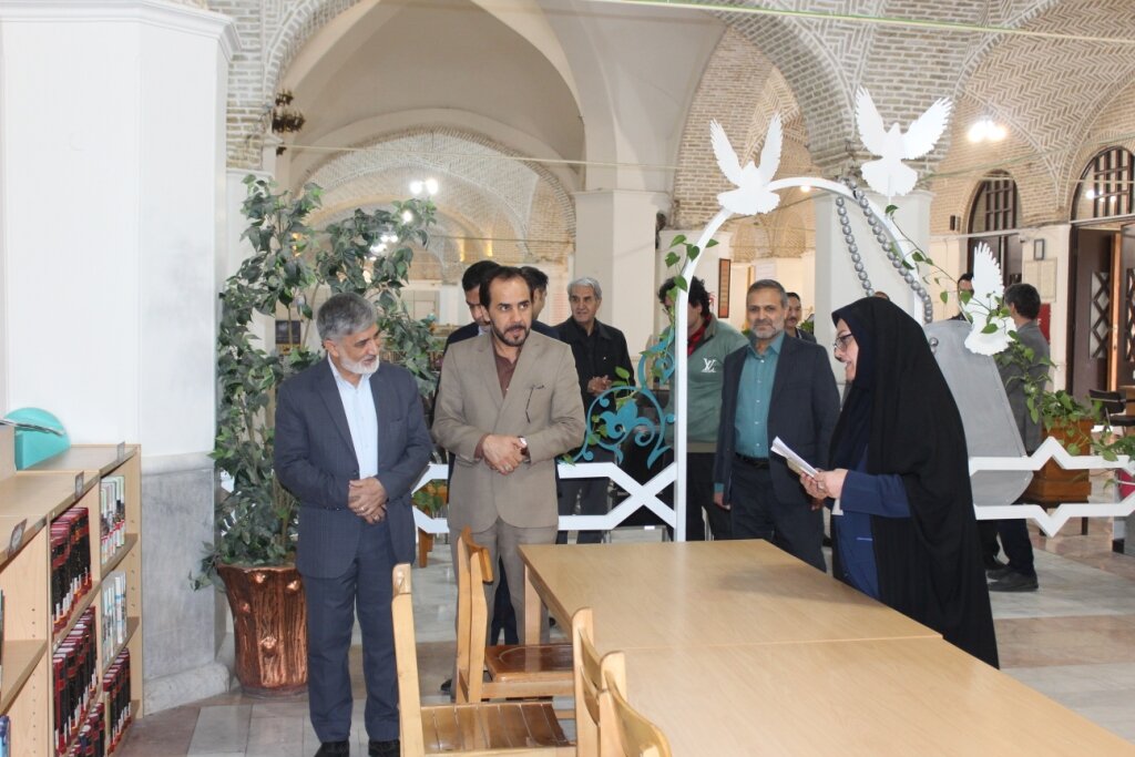 بازدید نماینده مردم کرمان و راور در مجلس شورای اسلامی از کتابخانه مرکزی کرمان