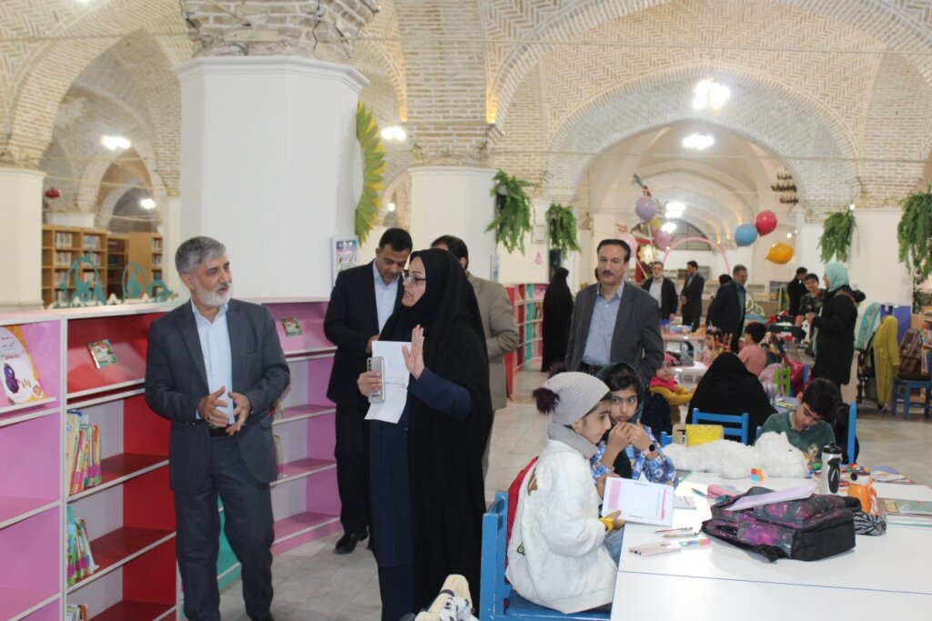 بازدید نماینده مردم کرمان و راور در مجلس شورای اسلامی از کتابخانه مرکزی کرمان