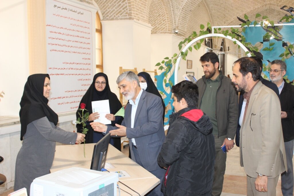 بازدید نماینده مردم کرمان و راور در مجلس شورای اسلامی از کتابخانه مرکزی کرمان