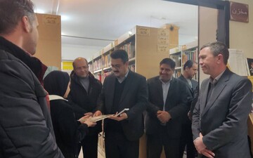 تورکتابخانه گردی با حضور جمعی از مسئولین شهرستان چناران برگزار شد