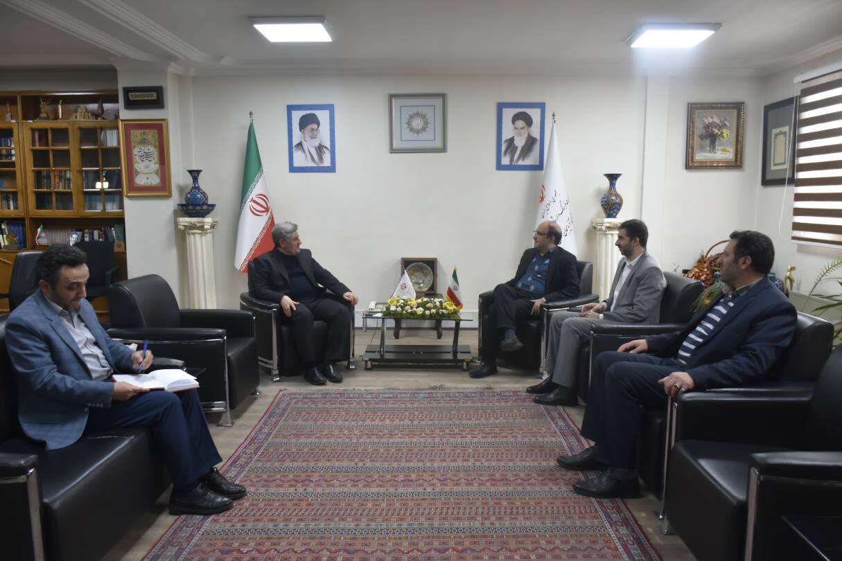 نقش کتابخانههای عمومی در توسعه فرهنگی استان، با جذب اقشار مختلف مردم امکانپذیر است