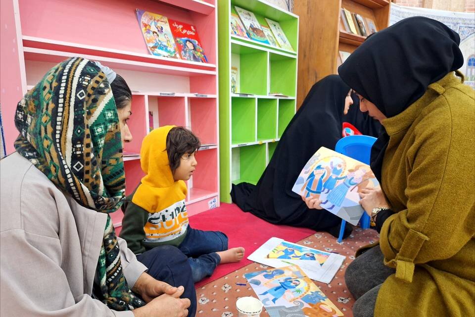 غرفه اداره کتابخانههای عمومی در نمایشگاه قرآن و عترت گرگان