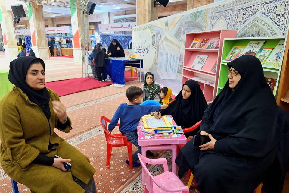 غرفه اداره کتابخانههای عمومی در نمایشگاه قرآن و عترت گرگان