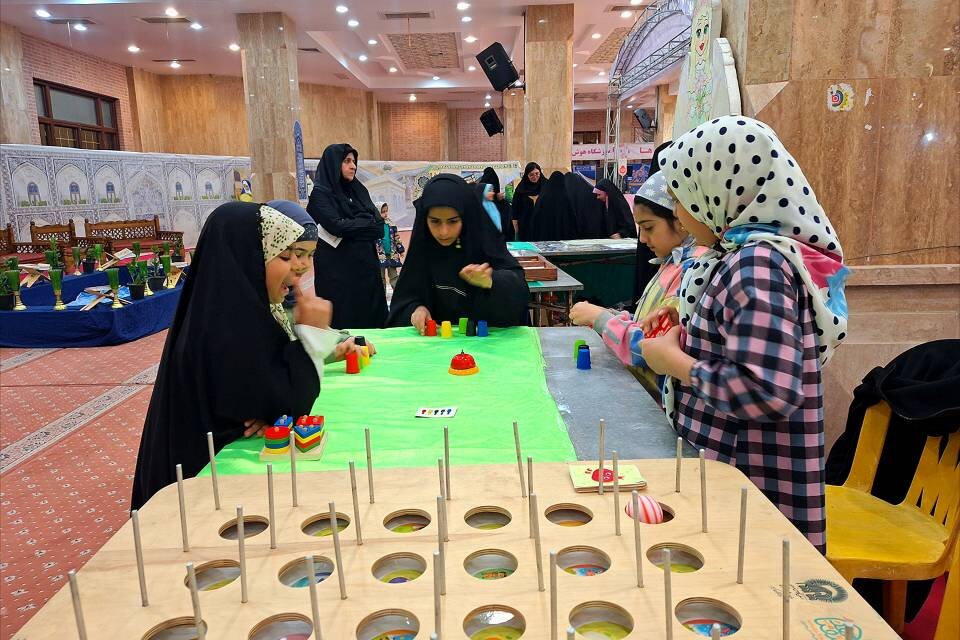 غرفه اداره کتابخانههای عمومی در نمایشگاه قرآن و عترت گرگان