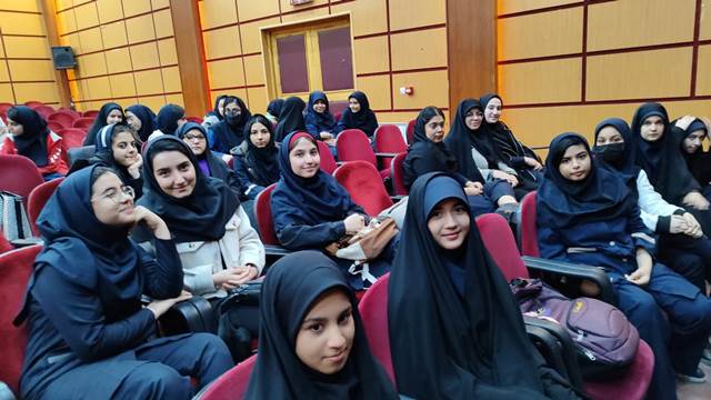 پنجمین دوره لیگ کتابخوانی دانش آموزان شهرستان گرمسار به ایستگاه آخر رسید