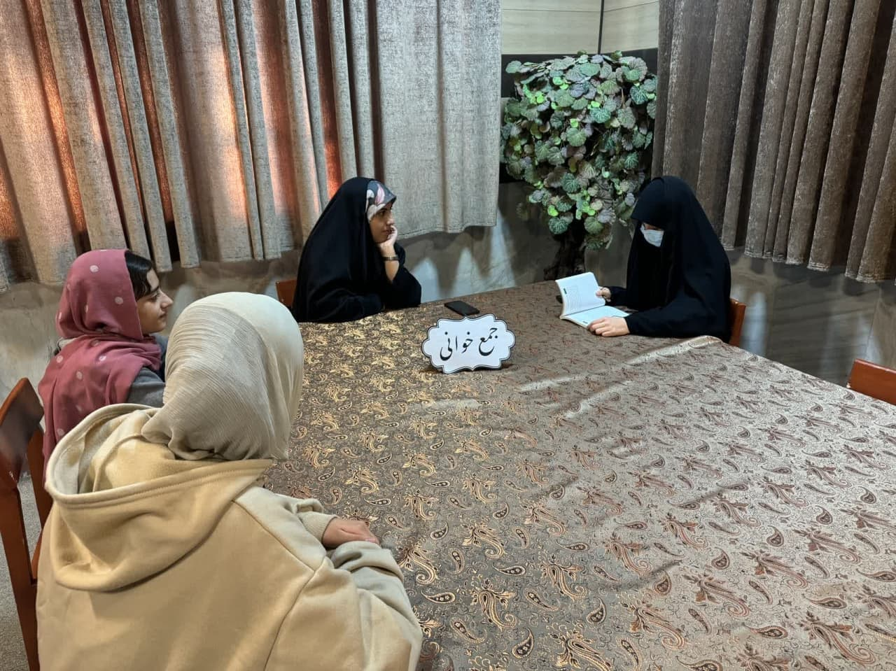 ترویج فرهنگ قرآن و عترت در کتابخانههای عمومی استان مرکزی