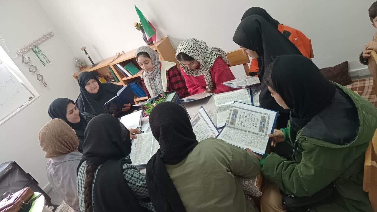 ترویج فرهنگ قرآن و عترت در کتابخانههای عمومی استان مرکزی